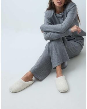 ASOS Zaria Pantuflas Cerradas En Borg-Blanco - Azul