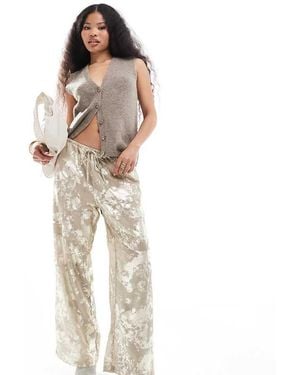 Only Petite Foil Print Wide Leg Trouser - Natural