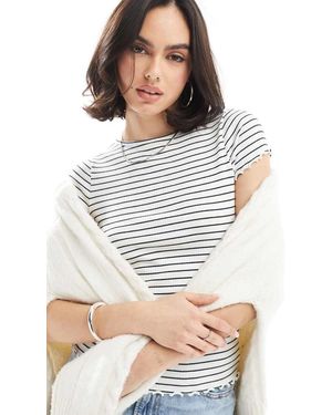 New Look T-Shirt Bianca A Righe Con Finiture Increspate - Grigio