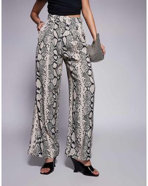 River Island Pantaloni A Zampa Con Stampa Pitonata Color Crema - Grigio