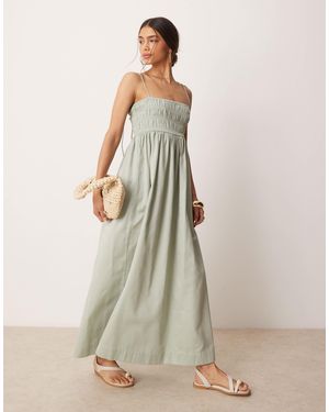 ASOS Robe d'été longue satinée en coton avec buste froncé - vert sauge - Neutre