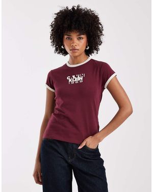 Calvin Klein Camiseta Con Gráfico Y Ribetes 1968 De Calvin Klein-Rojo - Morado