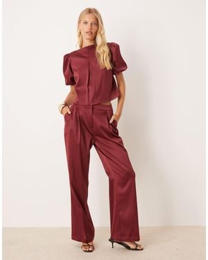 Pretty Lavish Pantalon d'ensemble ample en satin - bordeaux - Rouge
