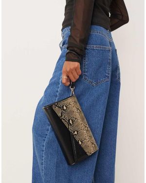 Accessorize Bolso Con Solapa, Correa Para La Muñeca Y Detalle De Estampado De Serpiente De - Multicolor