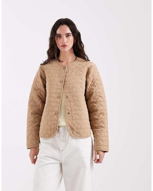 ONLY Chaqueta Marrón Claro Ligera Con Diseño De Corazones Guateados De - Neutro