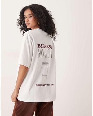 Gina Tricot T-Shirt Oversize Bianca Con Stampa Di Espresso - Bianco