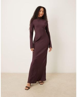 Mango Vestido Largo Color Ciruela Oscuro De Corte Al Bies Con Cuello Alto De Satén De La Colección Cápsula De -Rojo