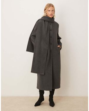 Pretty Lavish Abrigo Gris Carbón Con Cuello Estilo Fular De