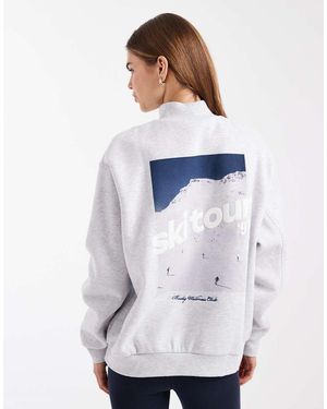 Cotton On Sudadera Gris Nuboso Con Estampado Gráfico "Ski Tour" Y Cuello Alzado De Felpa De - Blanco