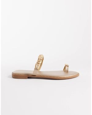Glamorous Flat Sandals With Shells - White