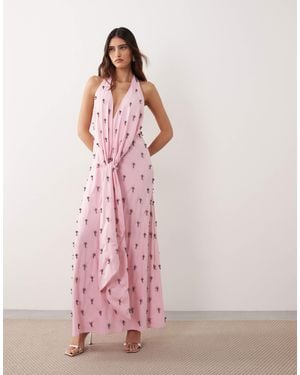 ARRANGE Robe longue à ornements avec décolleté plongeant et dos nu - Rose