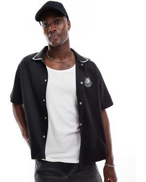 Bershka Camicia Sportiva Nera Con Colletto Con Bordo A Contrasto - Nero