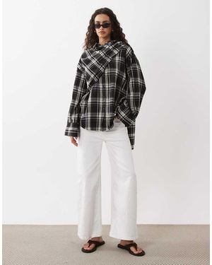 ASOS Camisa A Cuadros Con Detalle De Fular Cruzado Superpuesto - Blanco