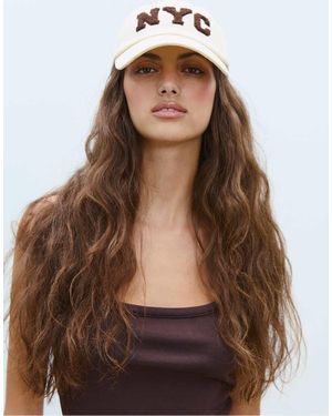 Stradivarius Cappellino Écru Con Stampa Nyc - Marrone