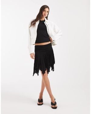 Pieces Minifalda Blanca Con Vuelo Y Bajo Asimétrico De Encaje - Blanco