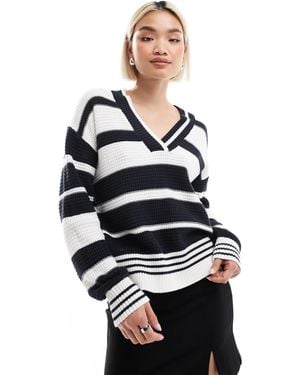 French Connection – gestreifter college-pullover - Weiß