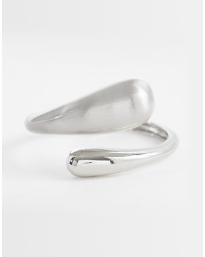 ASOS Bracelet jonc enveloppant à détails effet fondu - doré brillant/ poli - Blanc