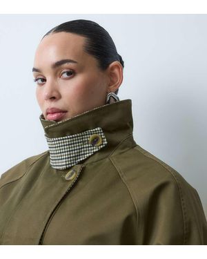 ASOS Asos Design Curve Trenchcoat Met Capedetail En Geruite Voering - Groen