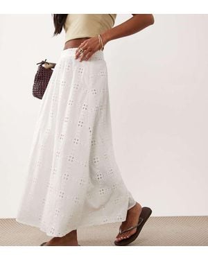 New Look Falda Larga Blanca Con Bordado Inglés - Blanco