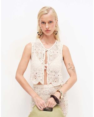 4th & Reckless Gehaakt Cropped Strandgilet Met Bloemenmotief En Gestrikte Voorkant - Naturel