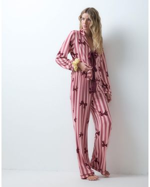 Loungeable Ensemble pyjama en jersey ultra-doux avec chemise à nouer sur le devant et pantalon, imprimé nœuds, rayures roses - Rouge