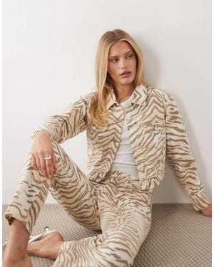 GOOD AMERICAN Chaqueta Vaquera Corta Básica Con Estampado De Tigre (Parte De Un Conjunto) - Marrón