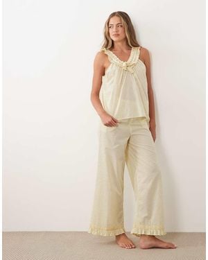 ASOS Pijama Amarillo Pastel Con Estampado De Lunares Marrón Chocolate De Top Estilo Mesonera Y Pantalones De Tejido Liso-Azul - Neutro
