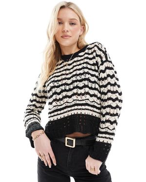 Vero Moda – gestreifter pullover aus häkelstrick - Weiß