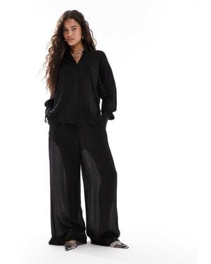 French Connection Pantalones Negros De Pernera Ancha De Satén Efecto Rugoso De (Parte De Un Conjunto)