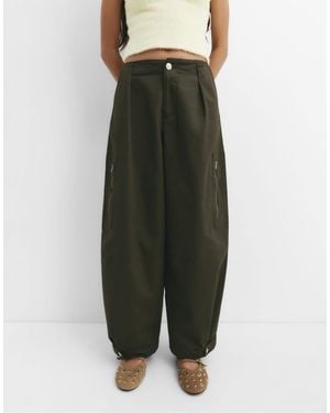 Pull&Bear Geplooide Cargobroek Met Ballonpijpen - Groen