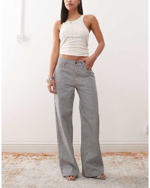 Lioness Vaqueros A Rayas Azules Y Blancas De Pernera Ancha Y Talle Bajo Top Model De - Gris