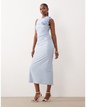 Y.A.S Vestido Largo Azul Tenue Ceñido Fruncido Con Detalle Floral - Blanco