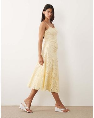 Forever New Vestido Midi Limón De Tirantes Y Corte Skater Con Bordado Inglés Y Detalle Estilo Corsé - Neutro