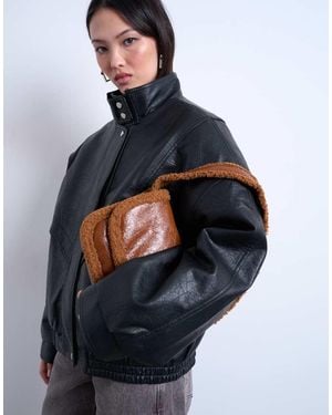 TOPSHOP Bolso De Hombro Con Ribete De Borreguito Solo De -Marrón