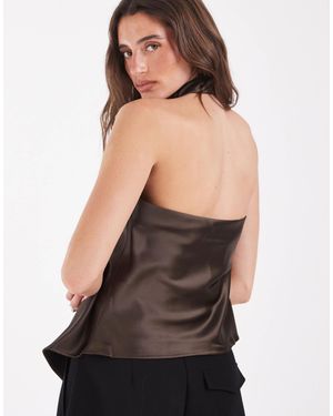 Pieces Halterneck-oberteil aus satin mit asymmetrischem saum als kombiteil - Schwarz