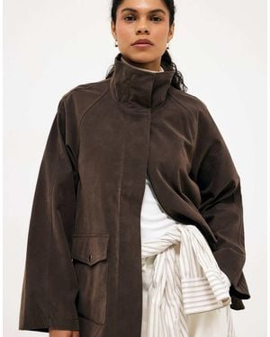 NA-KD Jacke aus wildlederimitat mit hohem kragen - Braun