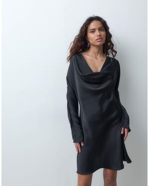 ONLY Minikleid mit wasserfallausschnitt und langen ärmeln - Schwarz