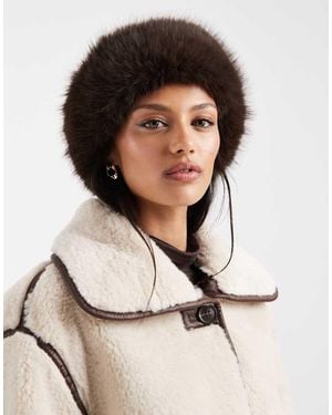 Object Sombrero Marrón Para Invierno De Piel Sintética De