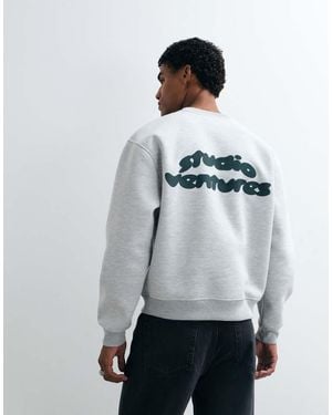 ASOS Sudadera Holgada Y Cuadrada Con Estampado En Tejido Estilo Scuba En Gris