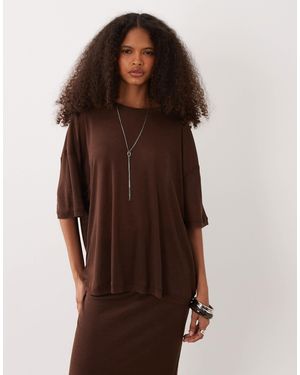 SNDY'S T-shirt d'ensemble en maille fine à épaules tombantes - chocolat - Marron