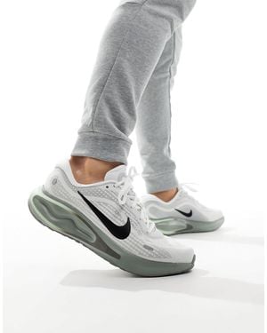 Nike – journey run – sneaker - Grau