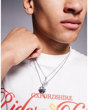 ASOS Pack De 2 Collares Plateados Para Festivales Con Colgante Efecto Fundido Y Repujado De Acero Inoxidable Resistente Al Agua De - Blanco