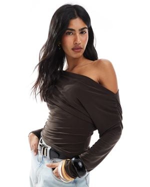 Miss Selfridge Top à épaules dénudées et manches longues - chocolat - Noir