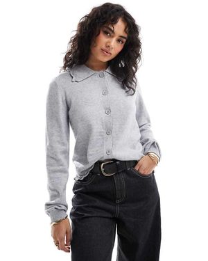 Object Cárdigan Gris Claro Con Cuello Tipo Polo Y Ribete Festoneado De