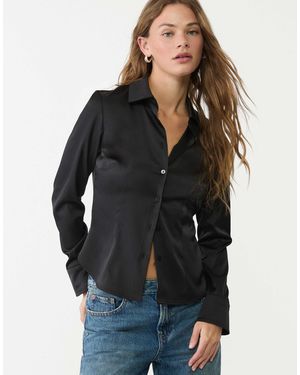 Stradivarius Chemise ajustée en satin - Noir