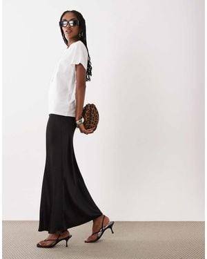 New Look Falda Maxi Al Bies De Satén Negra - Blanco