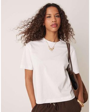 Gina Tricot T-Shirt Bianca A Maniche Corte - Marrone