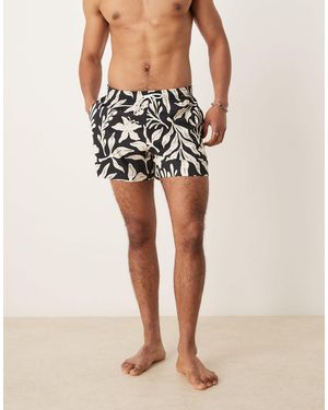 Abercrombie & Fitch – kurze badeshorts mit schwarz-weißem blattprint, 5 zoll schrittlänge - Natur