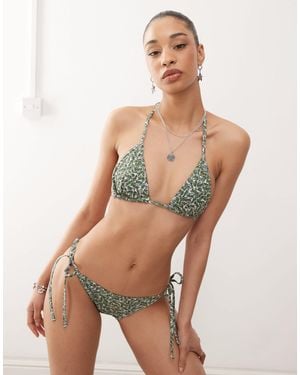 Lacoste – bikinihose mit krokodil-printmuster, kombiteil - Natur