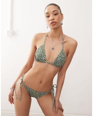 Lacoste – bikinihose mit krokodil-printmuster, kombiteil - Natur